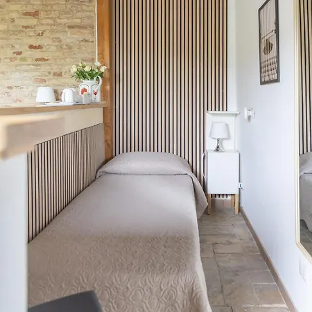 Casa Fanny Riviera Del Conero Bed & Breakfast 4*